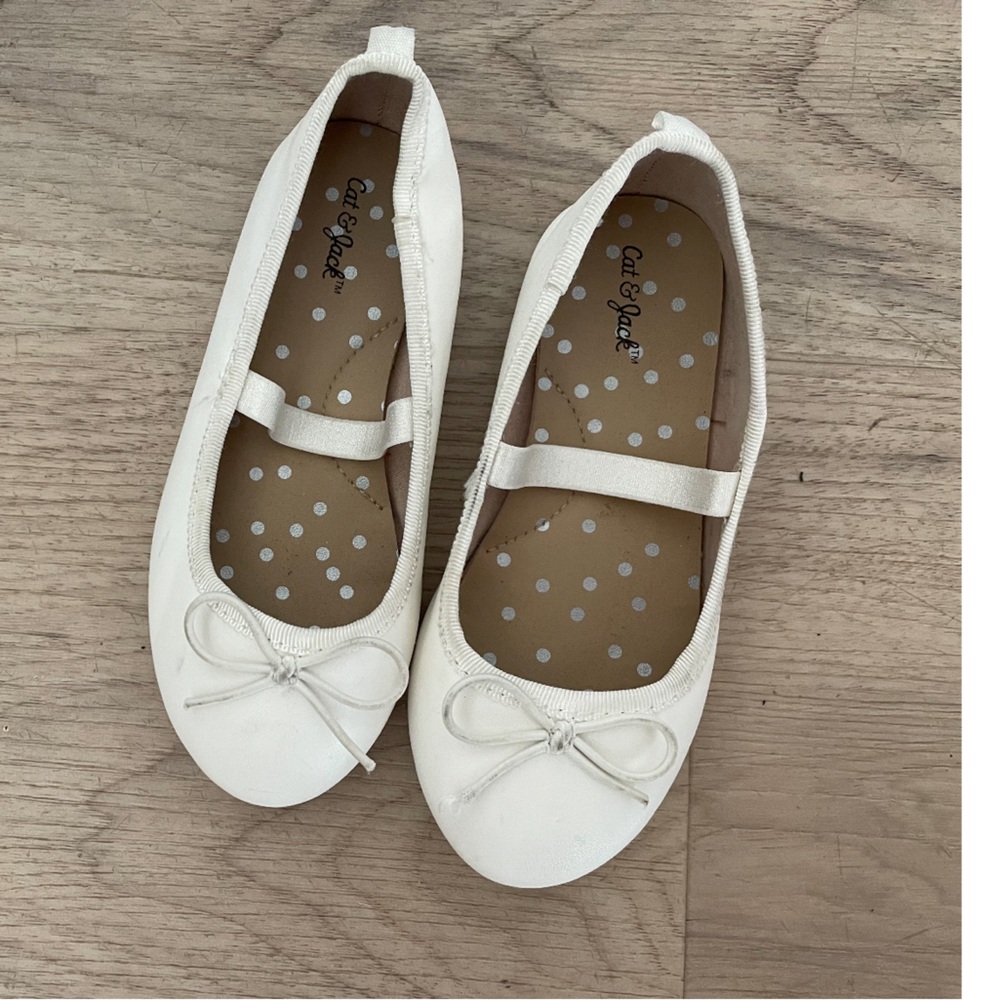 Cat and jack Mary Jane Girls' White Ballet Flats size 9